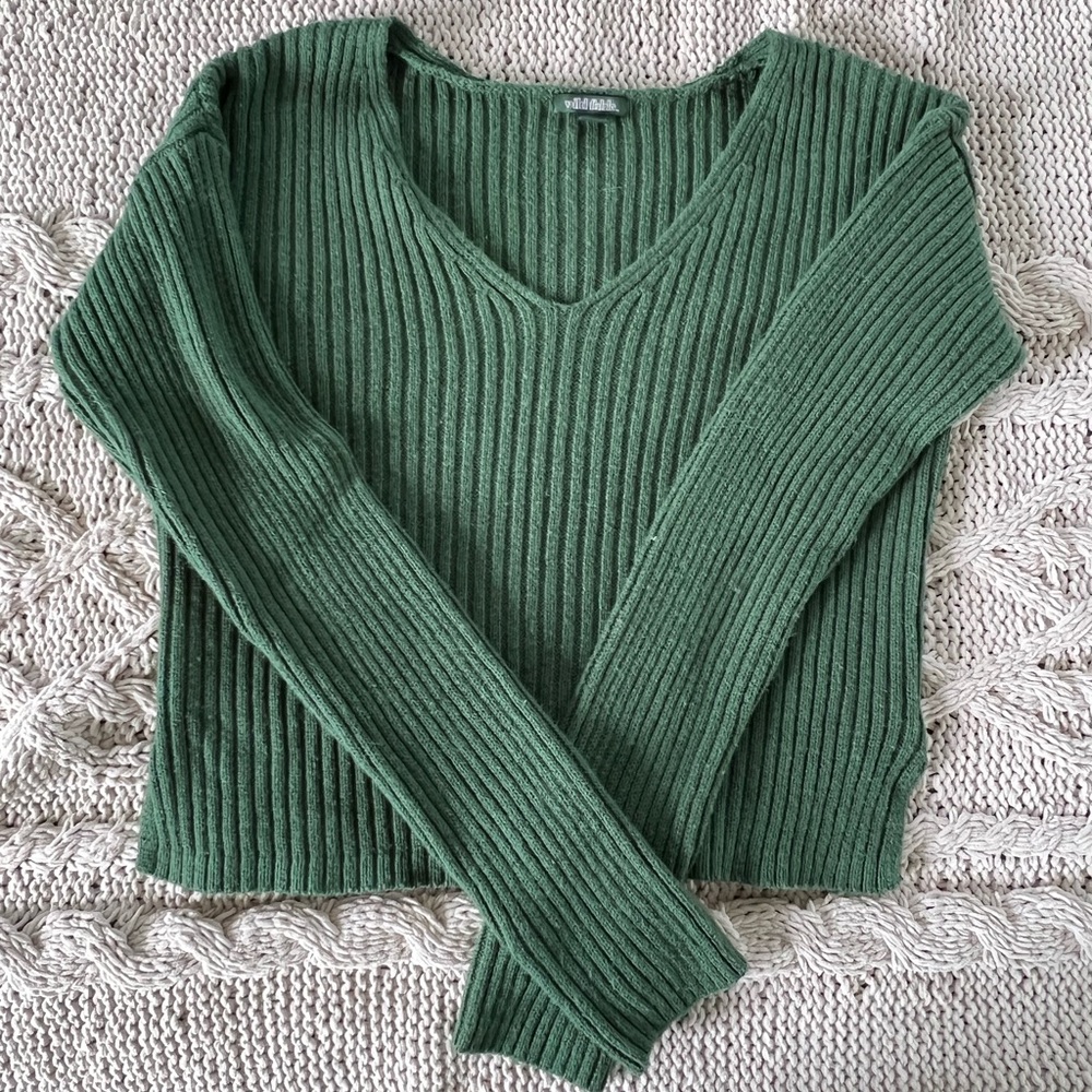 Wild Fable Cropped Green V-neck Sweater